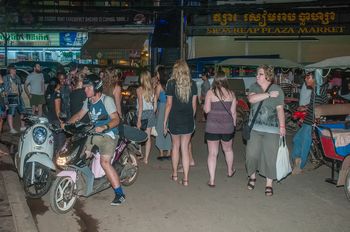 Nachts auf der "Bar Street" in Siem Reap