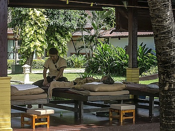 Massage am Strand von Koh Chang.