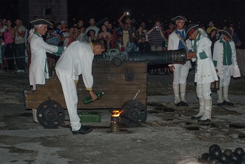 Kanonenschusszeremonie auf der Festung San Carlos de la Cabaa