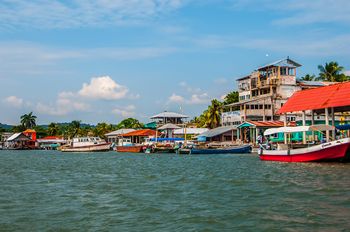 Der Hafen von Livingston im Golf von Honduras.