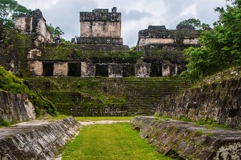 Die Ruinen von Tikal