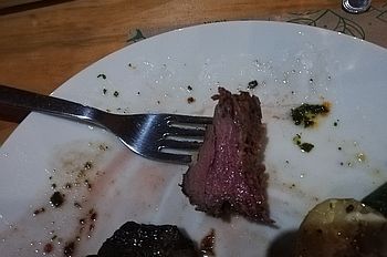 Ein richtig gutes und perfekt gebratenes Steak Uruguayer Art.