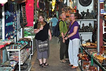 Auf dem Nachtmarkt von Siam Reap