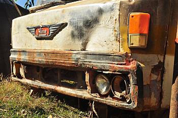 LKW-Wrack in Laos