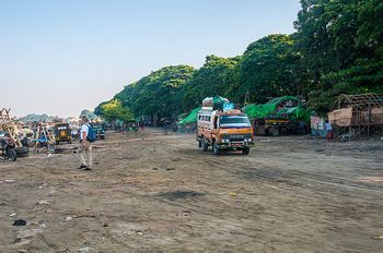 Der Hafen von Mandalay in Myanmar