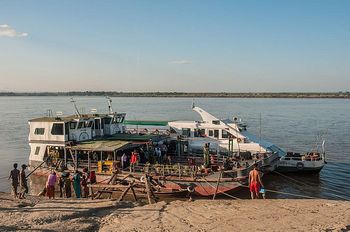 Linienschiff nach Bagan