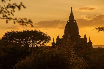 Sonnenuntergang ber Bagan