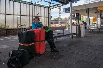 Duisburg Hauptbahnhof. Wir warteten auf den ICE 1438 aus Amsterdam. Ziel: Frankfurt.