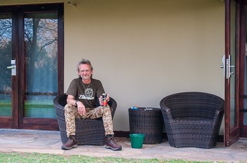 Geschafft. Wir haben den Etosha erreicht. Zeit fr ein kaltes Bier bei 35 Grad.