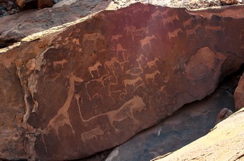 5000 Jahre alte Felsmalereien in den Bergen von Twelvefountaine.