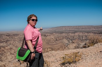 Aussichtspunkt ber den Fish River Canyon. Der zweitgrte Canyon der Welt